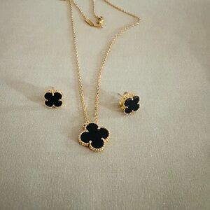 Elegant Gold and Black Clover Jewelry Set